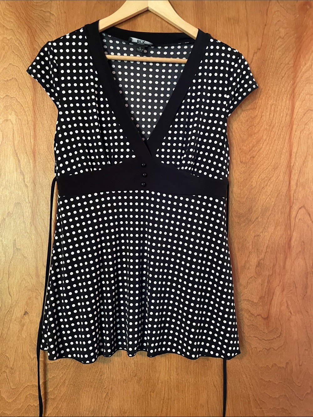 BCX Vintage Black and White Polka Dot V-Neck Wrap Top, Large